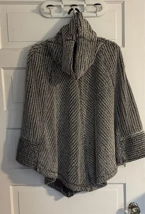 Capote Cowl Neck Fur Cape/Poncho Gray Size undefined thumbnail 1