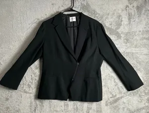Armani Collezioni Minimalist Black Blazer Sleek Tailored‎ Silhouette Medium thumbnail 1