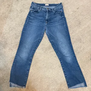 Mother Medium Wash Insider Crop Step Fray Jeans Size 26 thumbnail 1