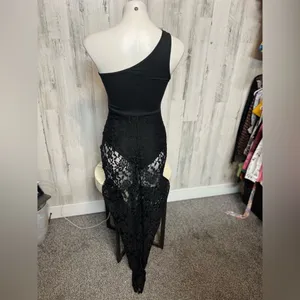 Black One-Shoulder Lace Mesh Maxi Dress • Size S • Evening / Formal / Party thumbnail 3