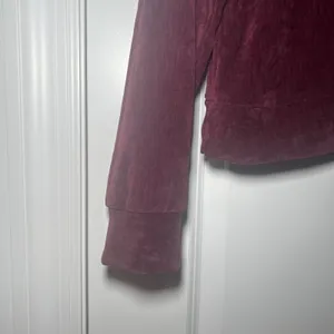 Evereve Womens Burgundy Velvet Padded Shoulder Sweatshirt Size L holiday thumbnail 2