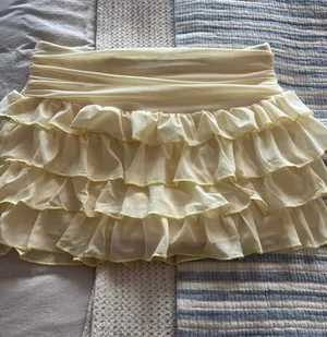 Yellow mini skirt Size XS thumbnail 1