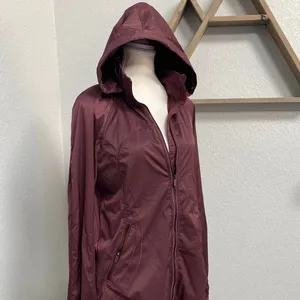 Lululemon Goal Crusher Burgundy Lightweight Jacket Mesh Hooded Windbreaker thumbnail 2