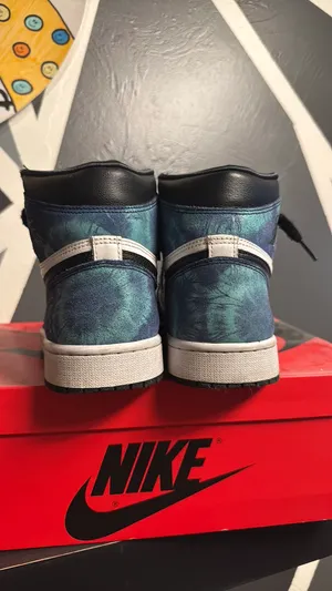 Air Jordan 1 Mid Tie Dye thumbnail 3
