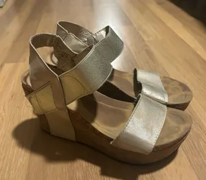 Women Pierre Dumas Gold Wedges thumbnail 1