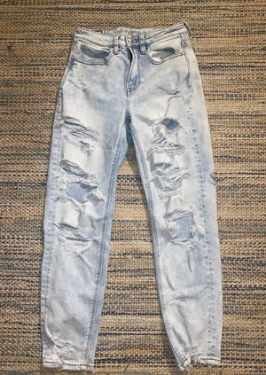 American Eagle stretch light wash ripped mom jeans thumbnail 3