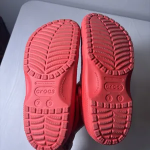 Crocs Unisex Adult Red Classic Clogs Slip on Shoe Size Men 7 Women 9 Outdoor thumbnail 5