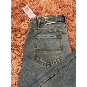 Universal Threads Straight Leg Women's Jeans in Light Blue thumbnail 4