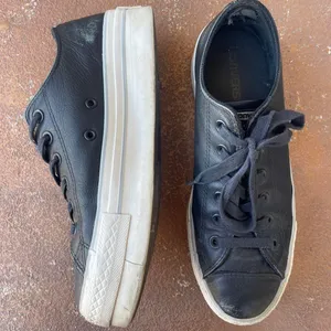Converse black leather platform sneakers sz 8.5 / in good used condition. thumbnail 1
