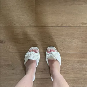 White sandals Size 9 thumbnail 4