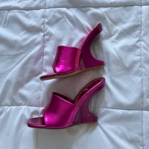 Vintage 90s Madrag Pink Architectural Wedge Sandals Sculpted Heel Mules Fuchsia thumbnail 9