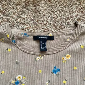 Forever 21 Women’s Floral Tee in Beige thumbnail 2