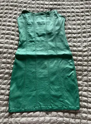 Edikted Emerald Strapless Bodycon Dress thumbnail 1