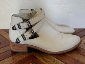 FRYE Women's White Leather Ankle Boots with Buckle Straps thumbnail 1