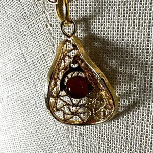 Vintage Gold-Tone Teardrop Filigree Necklace with Dark Cabochon Accent thumbnail 3