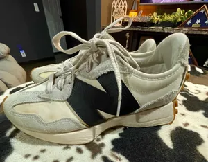New Balance Sneakers Women’s 8.5 thumbnail 1