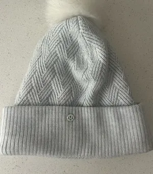 Lululemon Gray Cableknit Chevron Lined Beanie Hat Pom Pom Ski Snow Hat thumbnail 1