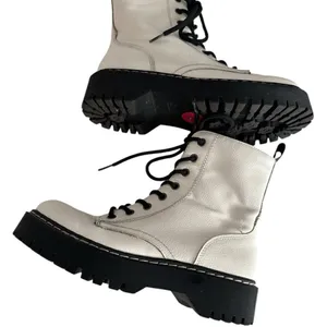 Sincerely Jules Womens White Combat Boots EUC White Size 6 thumbnail 2