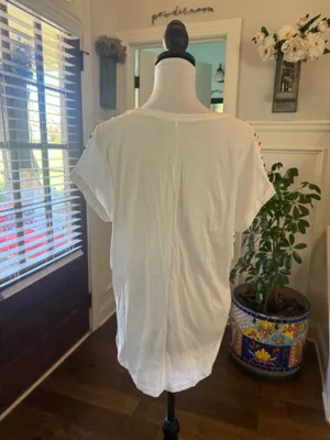 New York & Co Soho NWOT White Tee with Colorful Sequins thumbnail 2