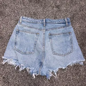 Signature 8 High-waisted distressed denim shorts in blue thumbnail 3