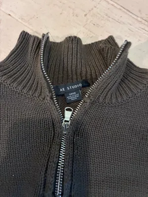AE Studio by American Eagle Half thumbnail 3