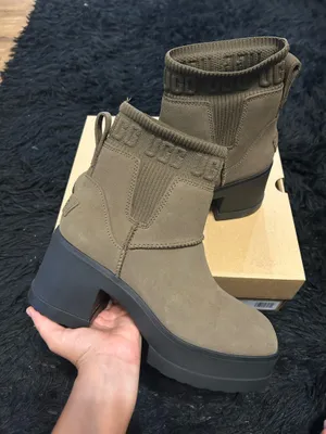 UGG Moxy Chelsea brown suede waterproof heeled boots shoes women’s 9 new thumbnail 1