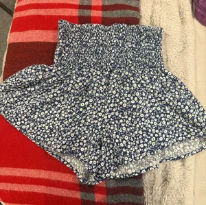 Shein Flowy Shorts Floral thumbnail 1