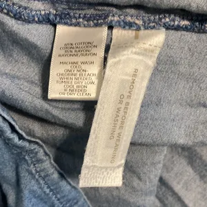 Anne Taylor Loft Petites Chambray Off Shoulder Top Women’s Size M/P thumbnail 5