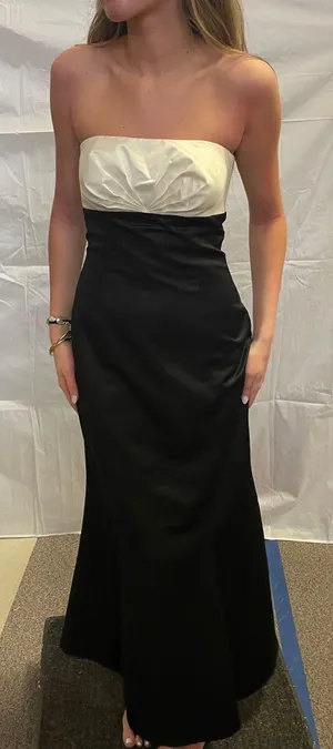 Prom / Elegant Dress Black Size 6 thumbnail 1