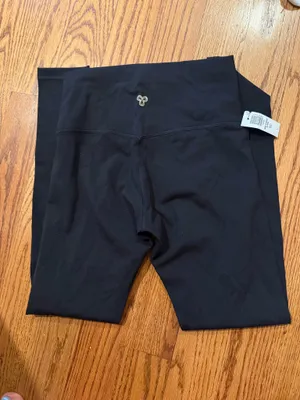 Aritzia black cheeky leggings  thumbnail 4