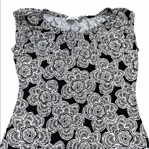 Ann Taylor LOFT size medium black & white floral top thumbnail 1