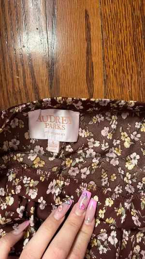 Francesca's Skirt Floral thumbnail 2