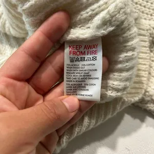 Urban Outfitters Cream Cropped Knit Sweater S Cozy Oversized thumbnail 8