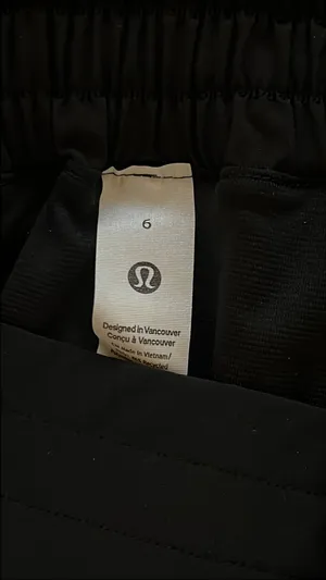 Lululemon Hotty Hot Short 2.5” Lined NWT size 2 thumbnail 6
