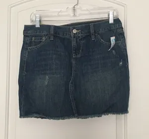 Old Navy Women's Blue Mini Jean Skirt Zip & Button Pockets Size 6 thumbnail 1