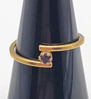 Vintage Avon Gold Tone & Black Rhinestone Ring (7.5) thumbnail 1