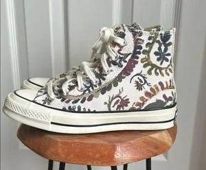 Converse Chucks Size 6 women’s US Stylish Floral High-Top Sneakers thumbnail 2