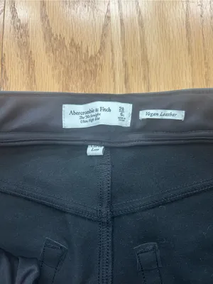 Abercrombie Curve Love 90s Straight Faux Leather Pants 28 6L Ultra High‎ Rise thumbnail 4