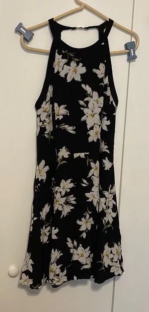 Coco + Carmen Women’s Small Beautiful Black Alter Back Lily Printed Flare Dress thumbnail 1