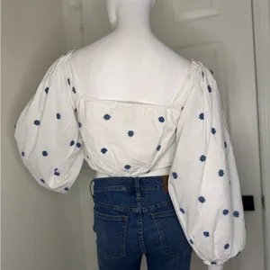Farm Rio White and Blue Floral Women's Top thumbnail 5
