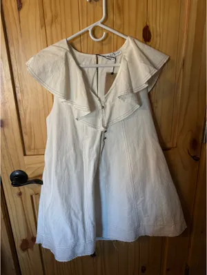 Cute white boutique dress thumbnail 1