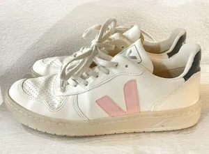 VEJA V-10 VEGAN WHITE PETALE BLACK 2.0625 thumbnail 2