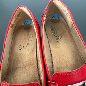 Life Stride Red Faux Leather Loafers Womens 6.5 Shoes Moc Toe Slip on Silver thumbnail 12