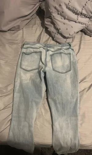 Universal Threads Mom Jeans thumbnail 2