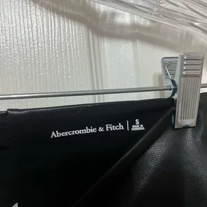 Abercrombie & Fitch High‎ Rise Black Faux Leather Bike Shorts sz Small thumbnail 5