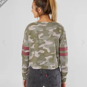 HP🎉NWT Cropped Camo T-shirt thumbnail 3