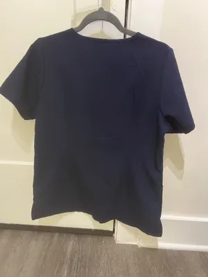 Mandala Scrubs NWOT Curved V-Neck Scrub Top (Navy Blue) thumbnail 4