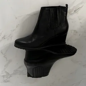 Ellen Tracy Leather Wedge Booties EUC thumbnail 3