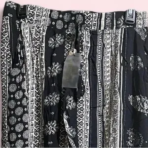 Black and White Patterned Pants Size L thumbnail 5