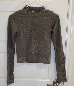 Lululemon Cropped Half Zip Pullover Long Sleeve Athletic Top Size 2 thumbnail 1